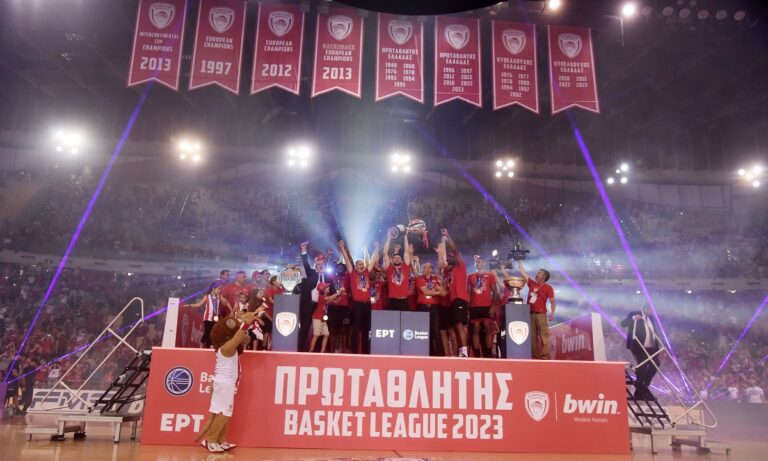 Για τις αλλαγές που προτίθεται να πραγματοποιήσει η ΚΑΕ Ολυμπιακός στο ΣΕΦ, μίλησε στον «bwinΣΠΟΡ FM 94.6» ο Νίκος Ζέρβας.